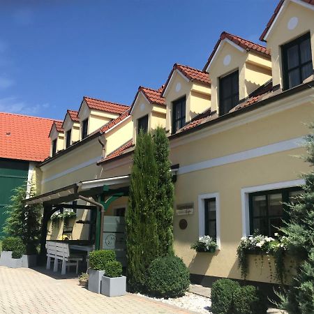 Weingut & Gastezimmer Edelmann Göttlesbrunn Dış mekan fotoğraf