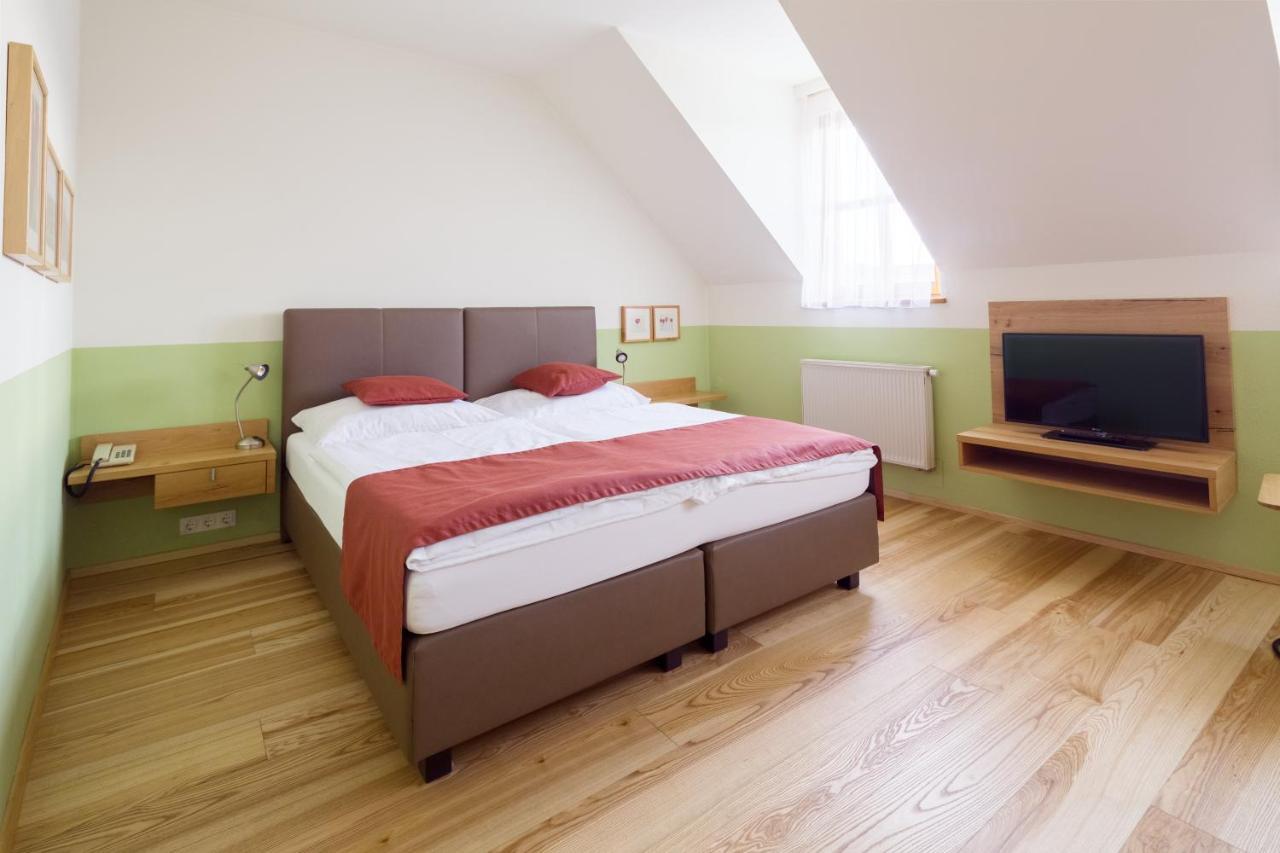 Weingut & Gastezimmer Edelmann Göttlesbrunn Dış mekan fotoğraf