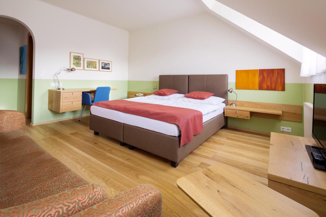 Weingut & Gastezimmer Edelmann Göttlesbrunn Dış mekan fotoğraf