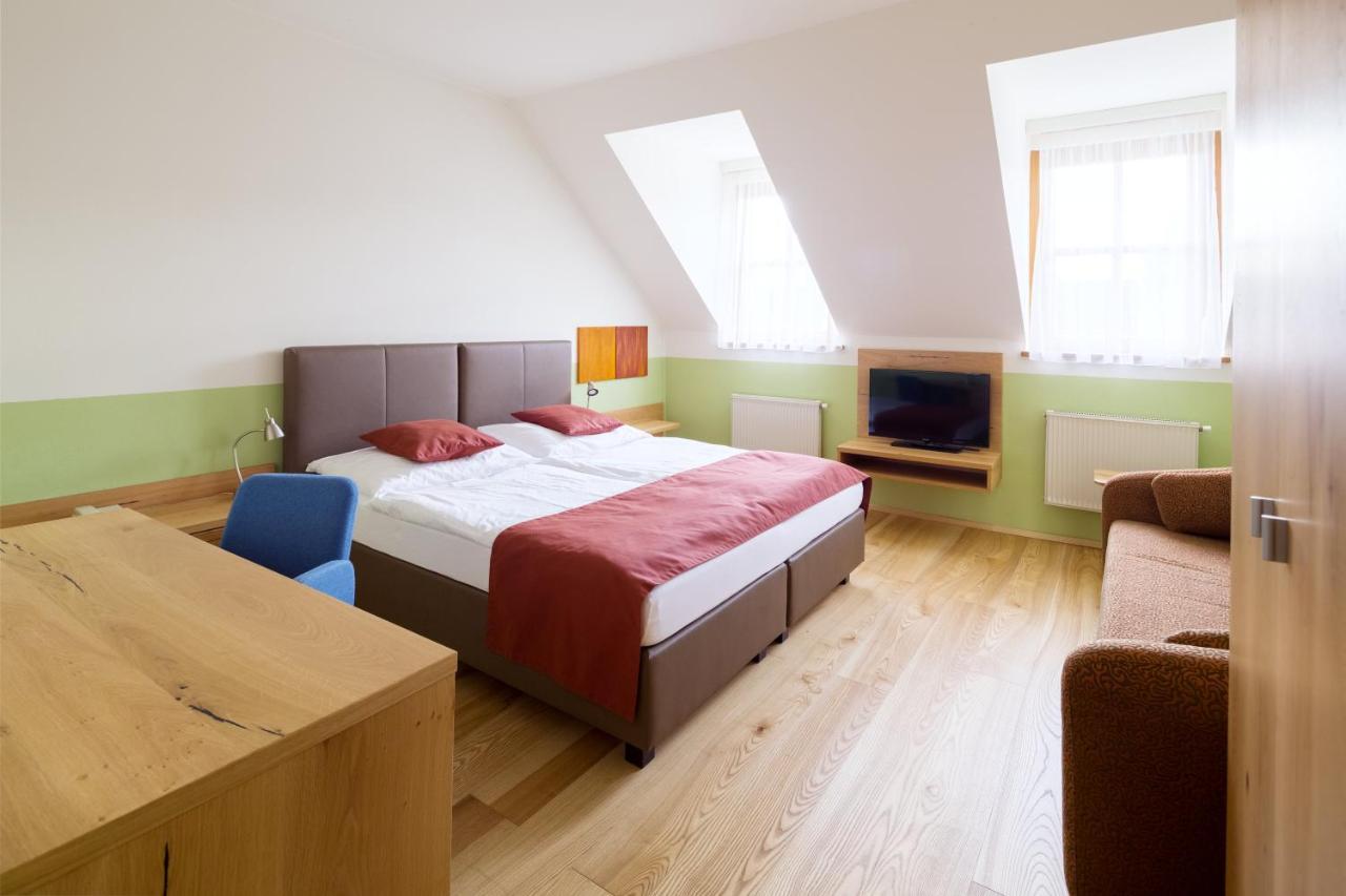 Weingut & Gastezimmer Edelmann Göttlesbrunn Dış mekan fotoğraf