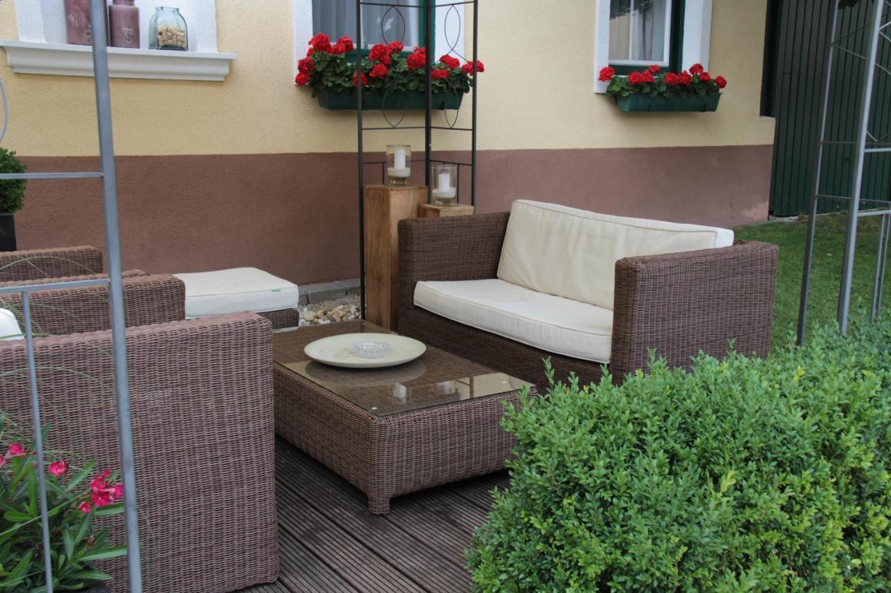 Weingut & Gastezimmer Edelmann Göttlesbrunn Dış mekan fotoğraf