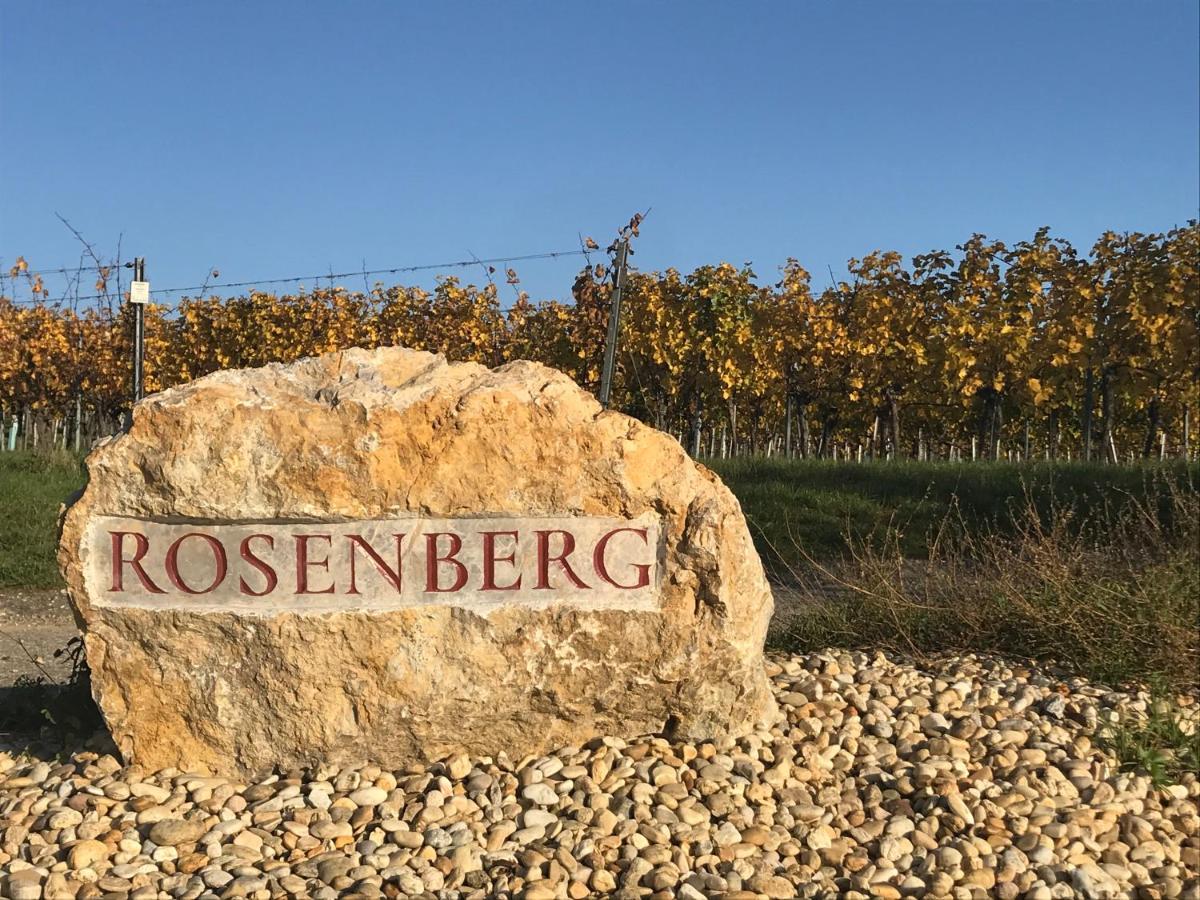 Weingut & Gastezimmer Edelmann Göttlesbrunn Dış mekan fotoğraf