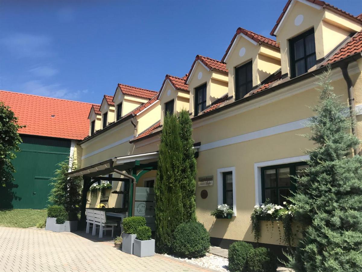 Weingut & Gastezimmer Edelmann Göttlesbrunn Dış mekan fotoğraf